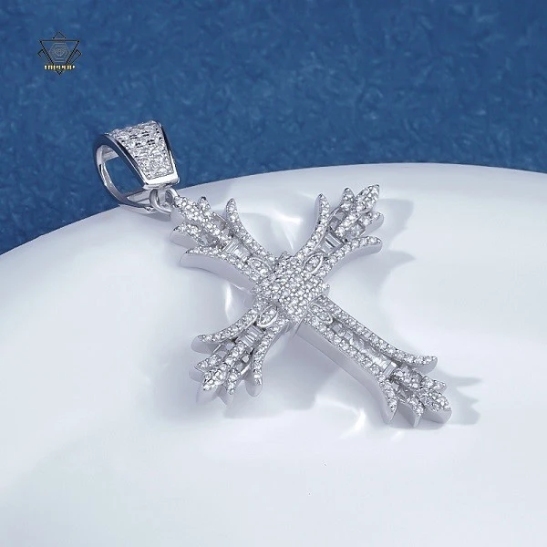 round diamond pendant necklace